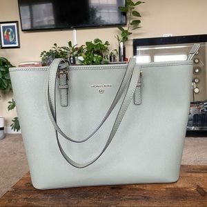 NWT! Michael Kors Jet Set Charm Leather Tote in Army Green